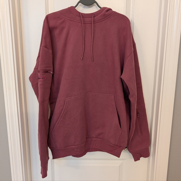 Comfrt DND Travel Hoodie In Berry - Picture 3 of 12